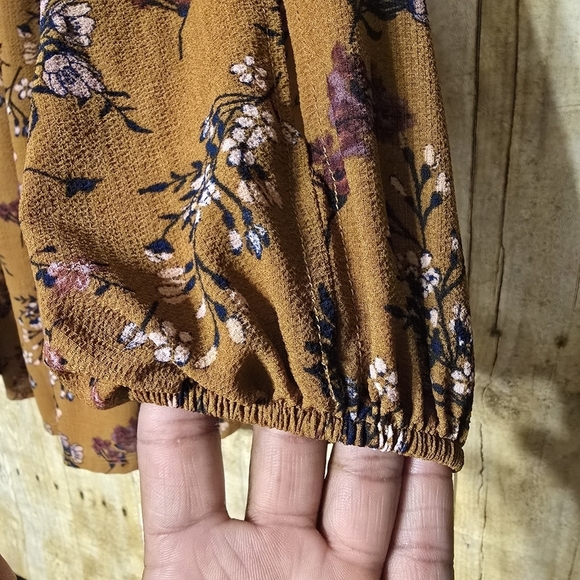 Floral Smocked Women's Top - Brown - Picture 5 of 5